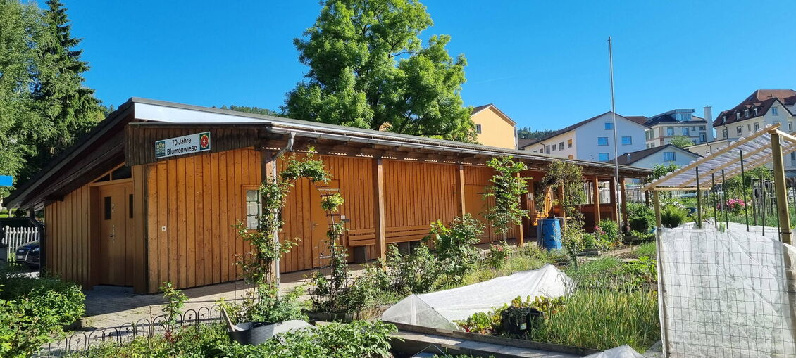 Familiengarten Blumenwiese Vereinshaus